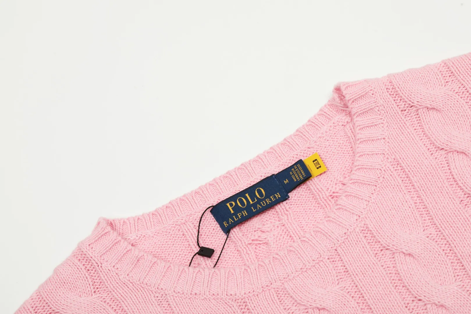 🅿️220 "Top quality" Style number: DS012# [Ralph Lauren round neck solid color pony embroidered logo twist knitted sweater] ✅Ralph Lauren classic basic versatile knitted pullover round neck sweater for men and women ✅Main supplier platform live broadcast Wholesale entity Replacement when out of stock No removal from shelves ✅ZP quality 1:1 version Scan the code to enter the GF website Counter quality ✅Detailed quality The only one in Guangzhou Imported quality cotton yarn, focusing on high-end, cost-effective, good quality needless to say ✅The version is restored to the original order, the maximum size can be worn up to 190 pounds, loose, comfortable and stress-free ✅The upper body is simple and easy to match, ootd must-have style, good-looking clothes are never picky, a must-have in couples' wardrobes, recommended. Size: S-XL Color: Black, off-white, gray, navy, khaki, pink, coffee, red